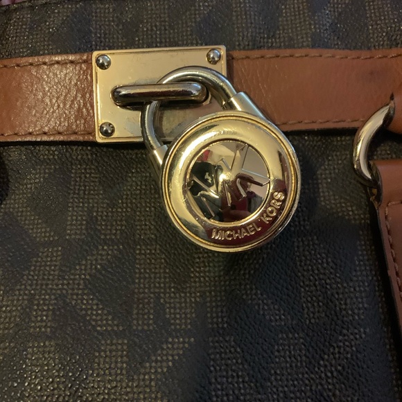 Micheal Kors purse large - Picture 3 of 7